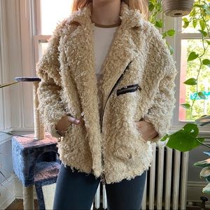 UNIF x URBAN OUTFITTERS sheep coat